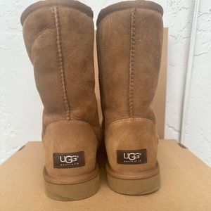 UGG Australia boots. (Only been worn out once)